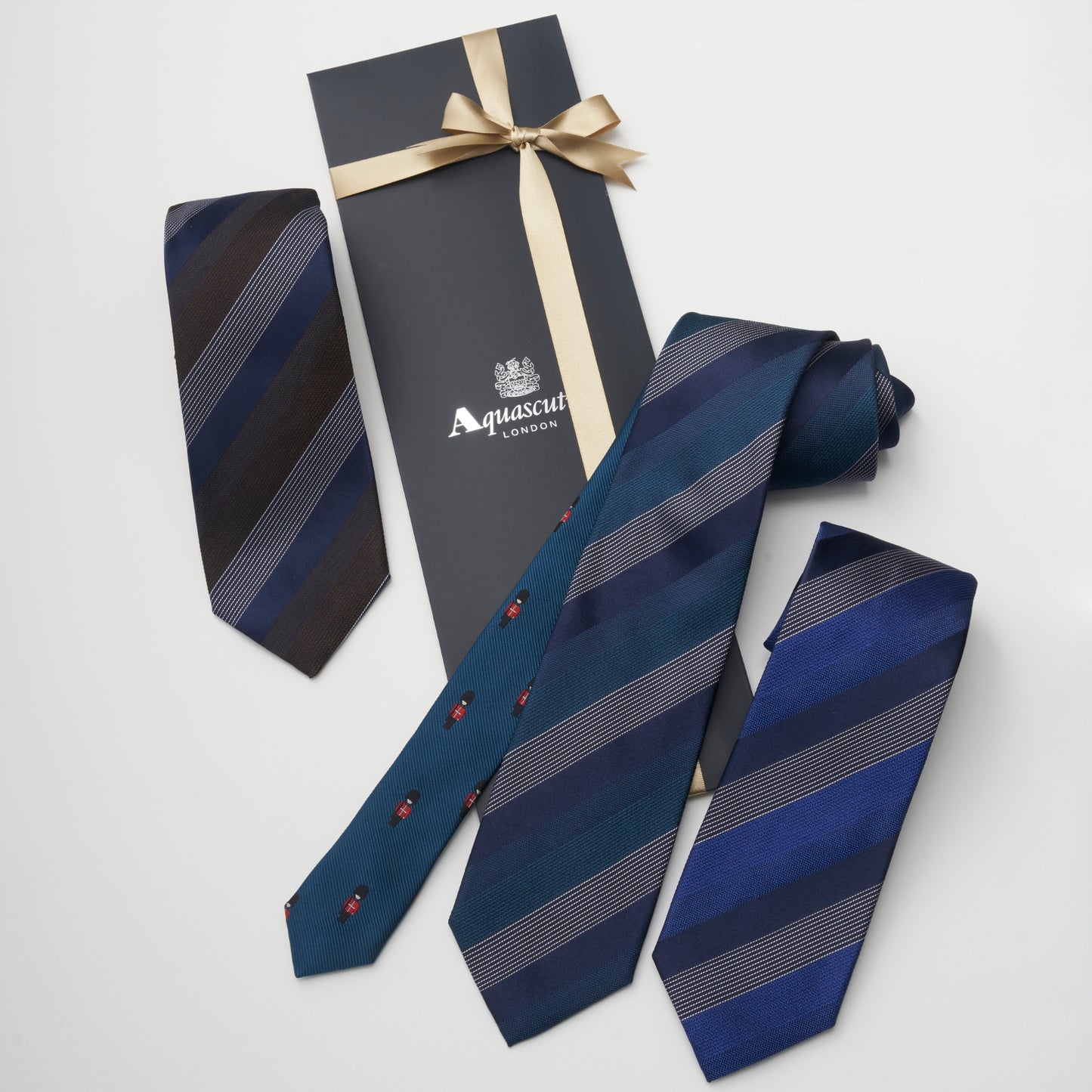 NEW!【ネクタイ】Aquascutum|クレリック ストライプ ロンドンガース