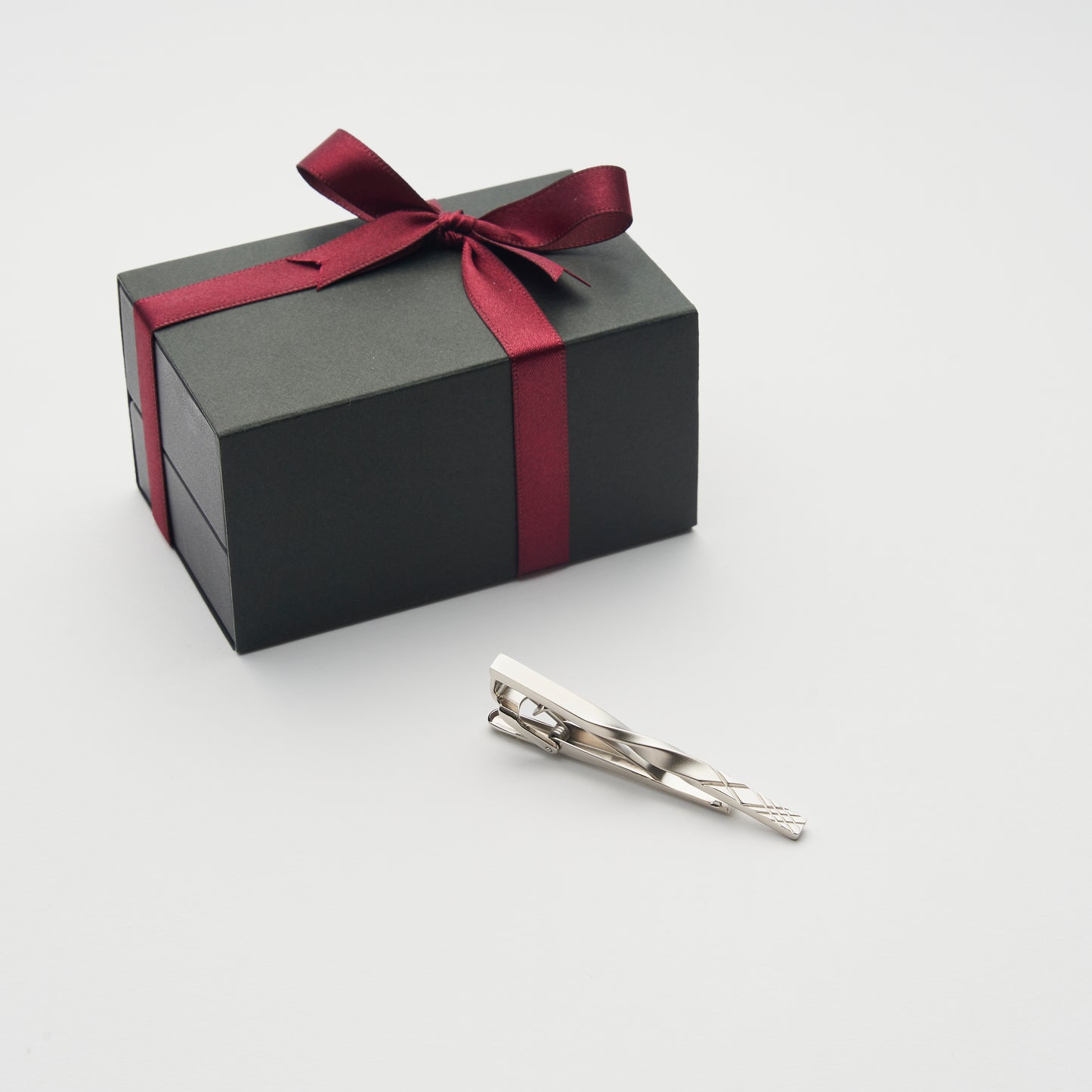 コムサメンタイバー ツイストチェック シルバー ギフトボックス