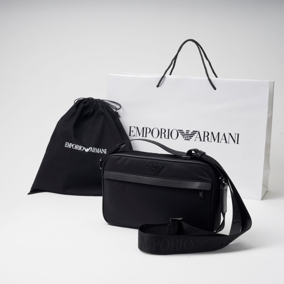 【新品】エンポリオアルマーニ EMPORIO ARMANI クロスボディバッグ バッグ】エンポリオアルマーニ クロスボディBAG｜ 再生素材で魅せる