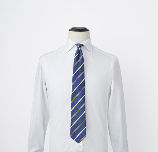 【ネクタイ】Aquascutum|レギュラーストライプ メランジ ブルー 青 シャツ着用画