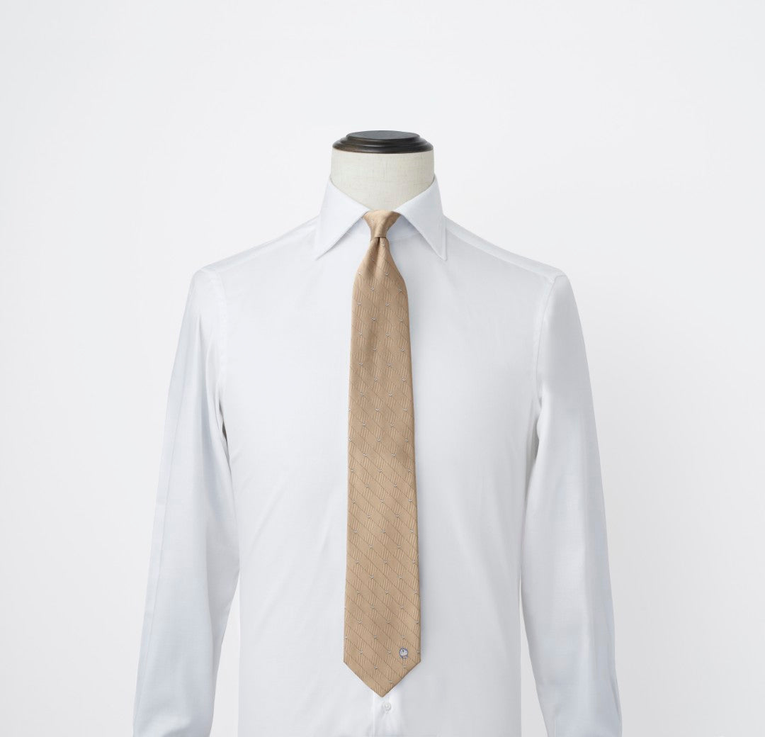 ドラえもんネクタイ タケコプターモチーフ ドラえもんワンポイント クリーム色 黄色 シャツ着用画