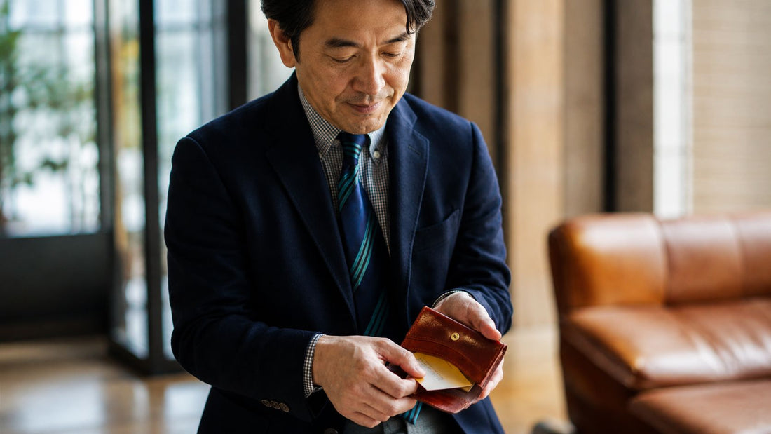 【2026父の日】名刺交換の瞬間まで、整えてくれるレザーを。グレンロイヤル ブライドルレザー 経年変化