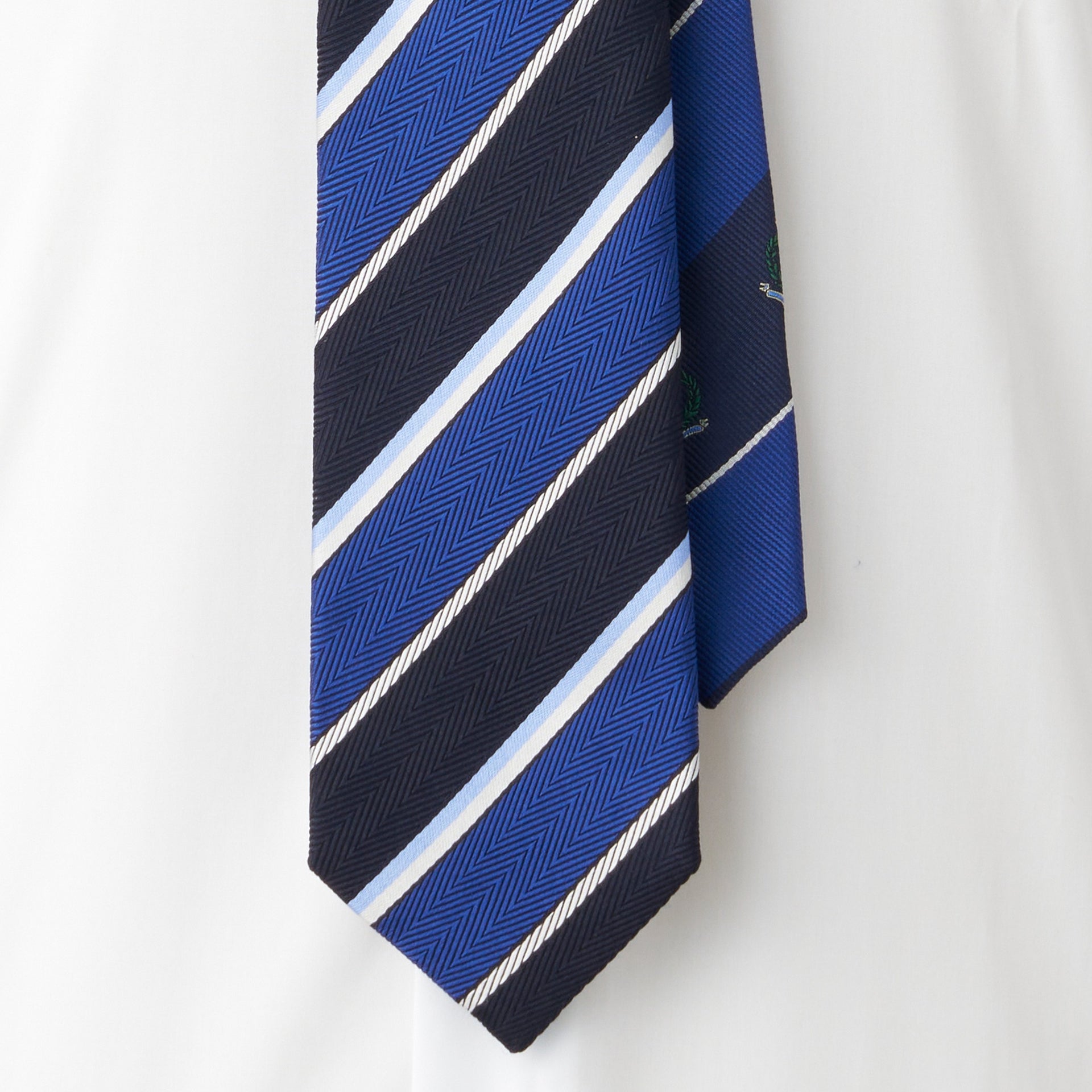 アクアスキュータム ネクタイ クレリックストライプ ヘビ クレスト 