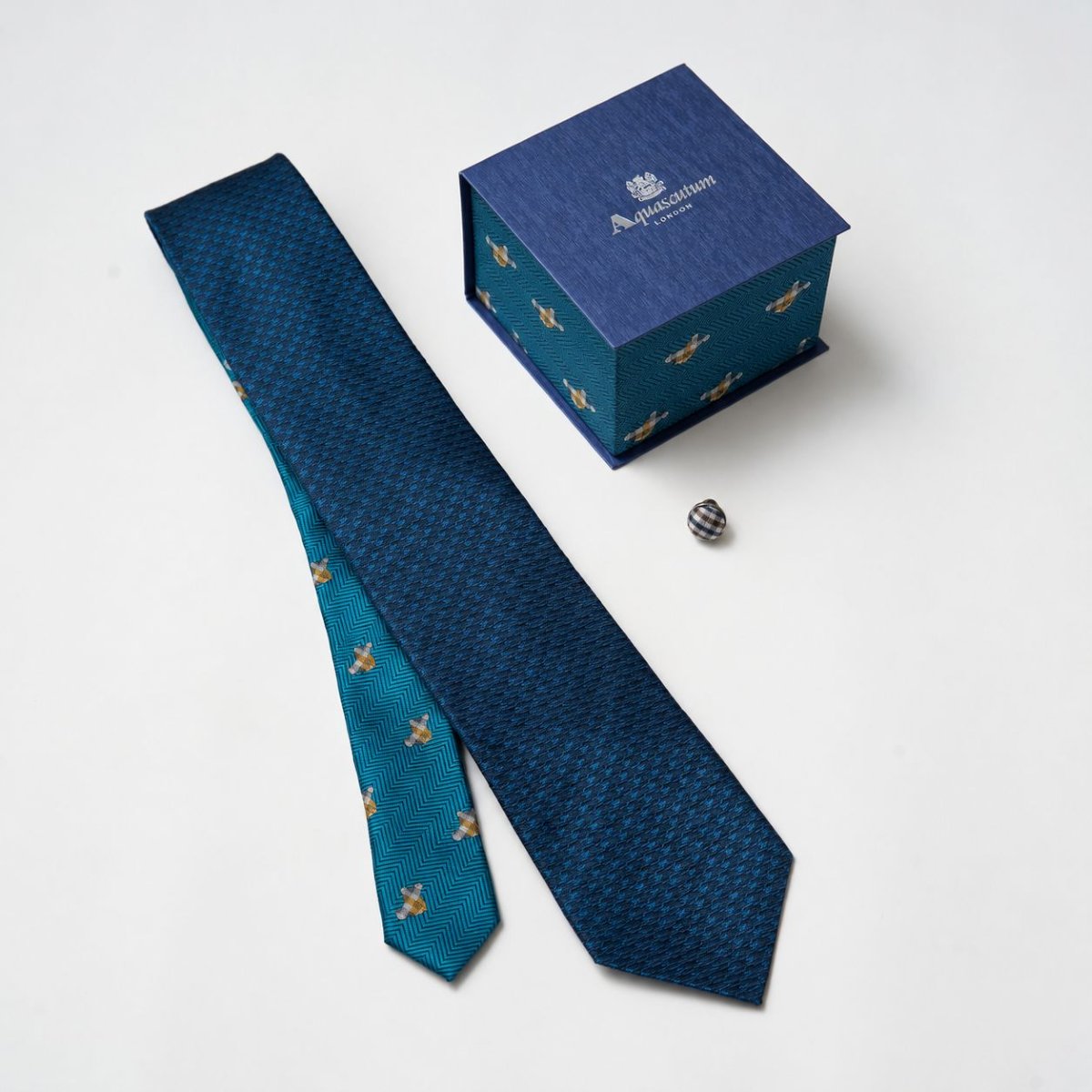 【ネクタイ】Aquascutum｜ ラペルピン BOXセット ハウンドツゥース/テディベアモチーフ クレリックタイ ペトロール グリーン カラバリ