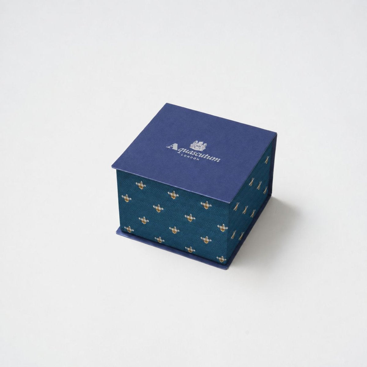 【ネクタイ】Aquascutum｜ ラペルピン BOXセット ハウンドツゥース/テディベアモチーフ クレリックタイ ギフトパッケージ