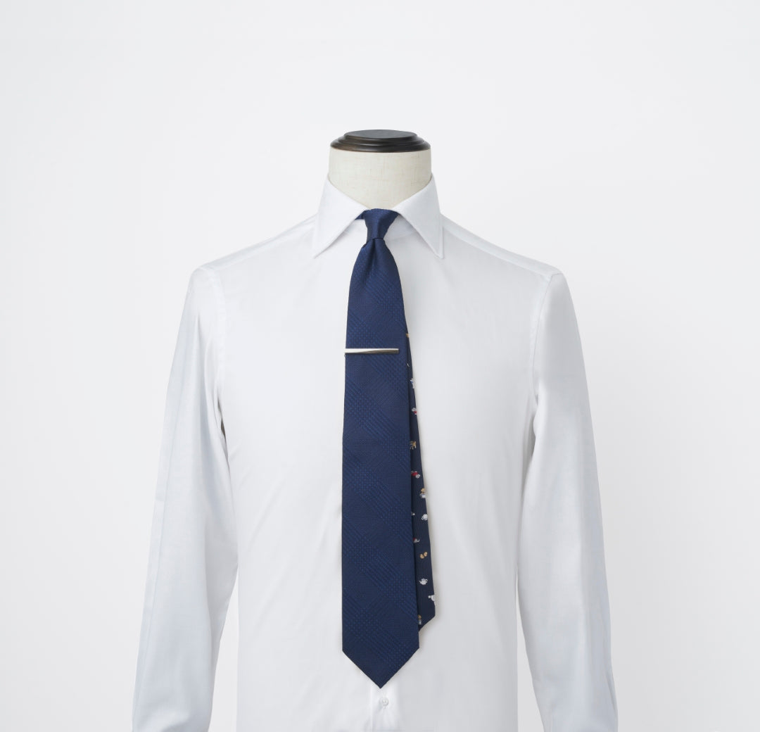 TAKEO KIKUCHI BOXタイバーセット 猫モチーフ ネイビー シャツ着用画