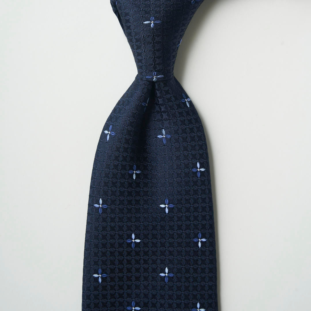 【ネクタイ】TAKEO KIKUCHI｜小紋 ミッドナイトネイビー ノットアップ