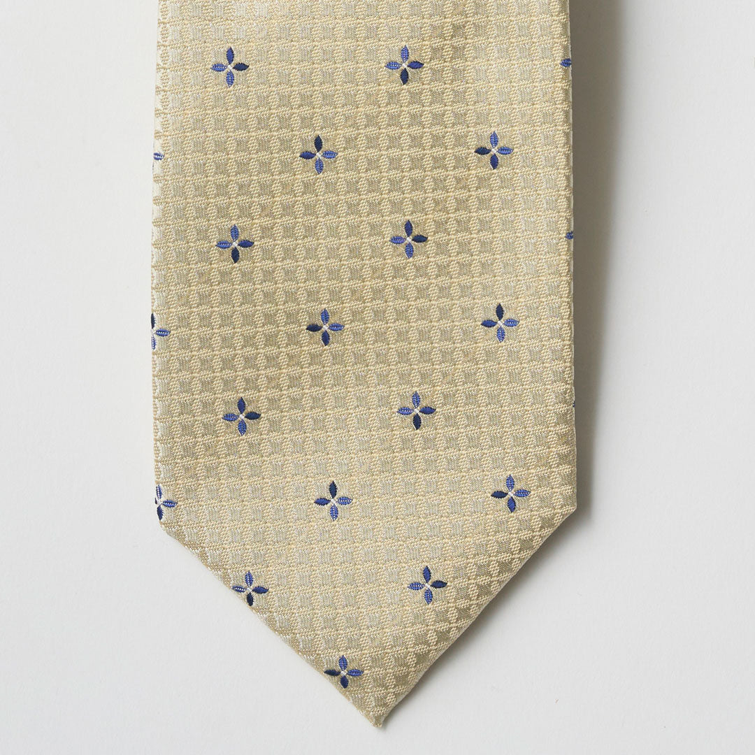 【ネクタイ】TAKEO KIKUCHI｜小紋 クリーム 剣先アップ