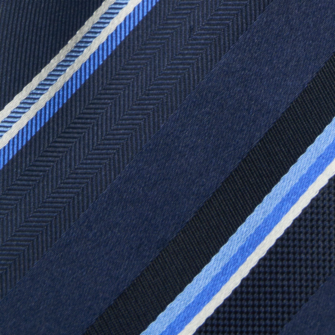 【ネクタイ】TAKEO KIKUCHI｜タイバーシリンダーBOXセット ストライプ ダークネイビー 柄アップ