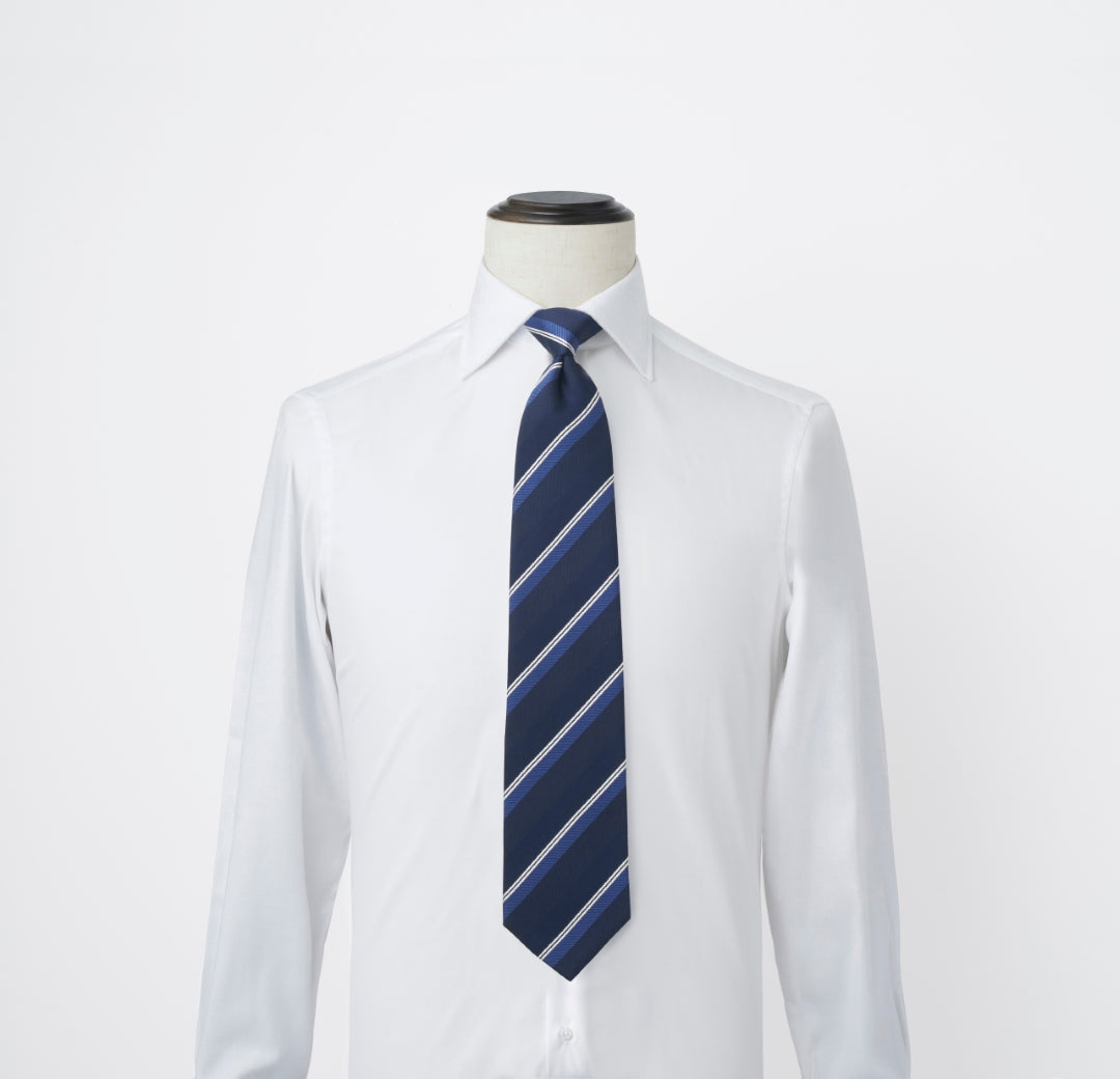 ワンタッチネクタイ タイハング ネイビーブルー ストライプ シャツ着用画
