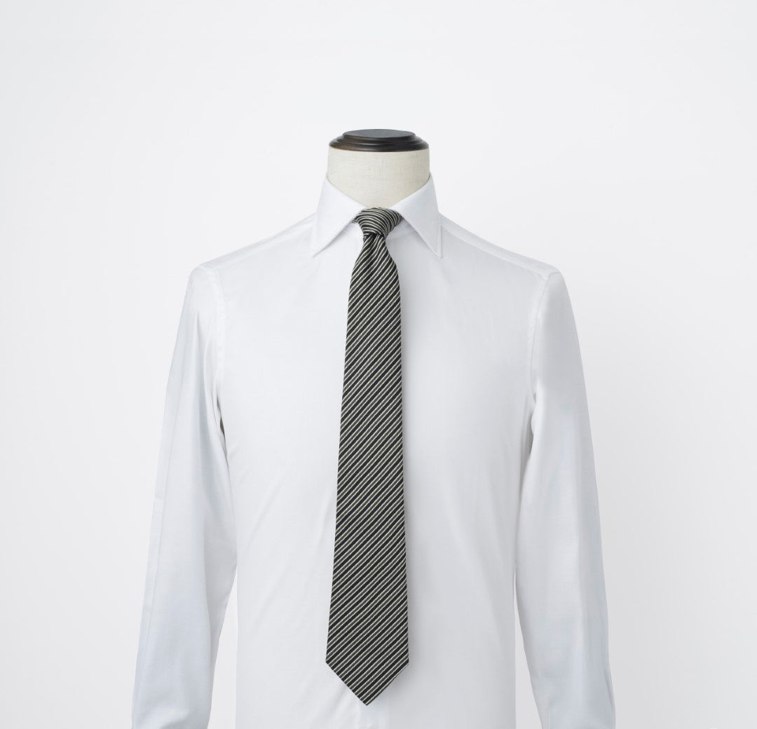【ネクタイ】EMPORIO ARMANI｜ストライプ カーキ グリーン シャツ着用