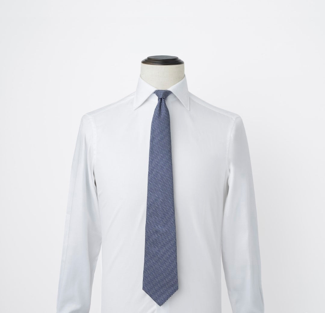 【ネクタイ】EMPORIO ARMANI｜マイクロパターン ダークネイビー 紺 シャツ着用