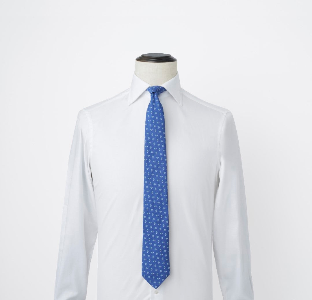 【ネクタイ】EMPORIO ARMANI｜ジオメトリックパターン 青 ブルー シャツ着用