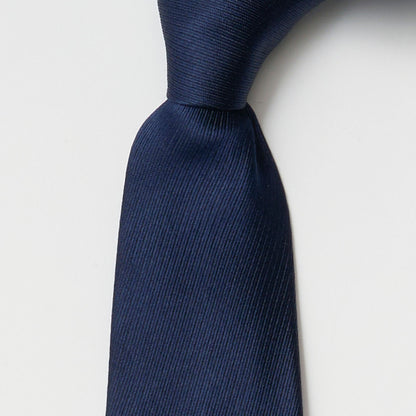 【ネクタイ】Aquascutum ｜175周年企画 ラペルピン BOXセット ギャバジンクラブチェック クレリックタイ ミッドナイトネイビー 紺 ノットアップ