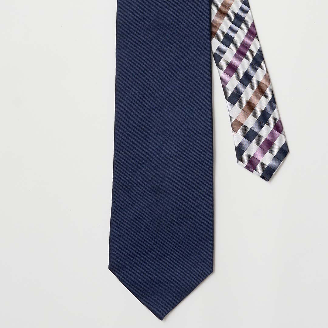 【ネクタイ】Aquascutum ｜175周年企画 ラペルピン BOXセット ギャバジンクラブチェック クレリックタイ ミッドナイトネイビー 紺 柄アップ