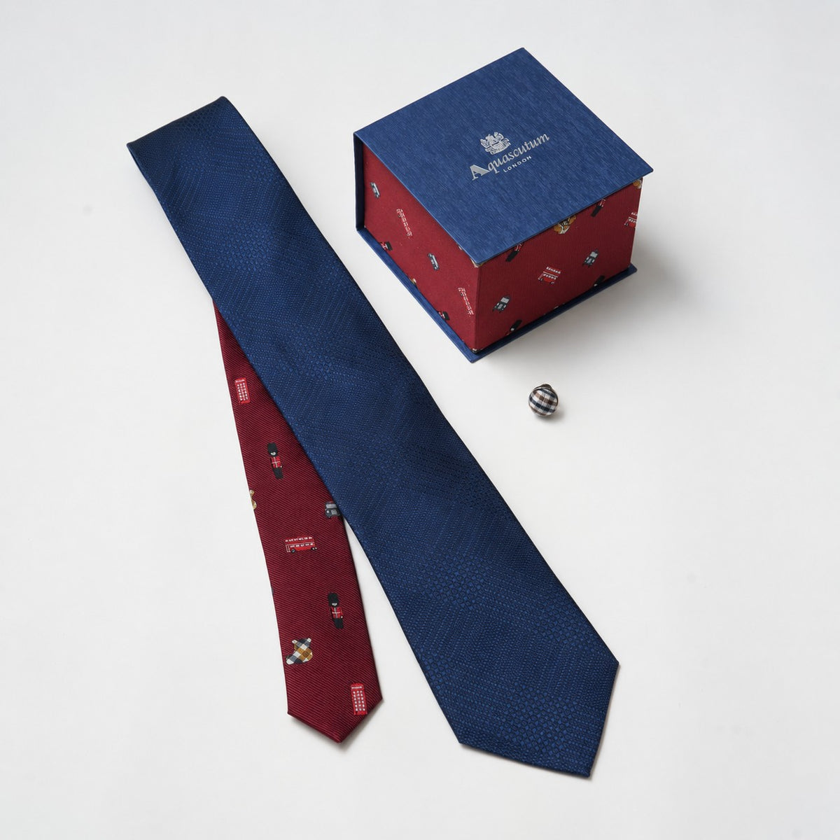 【ネクタイ】Aquascutum｜ ラペルピン BOXセット グレンチェックソリッド/ロンドンモチーフ クレリックタイ ダークネイビー