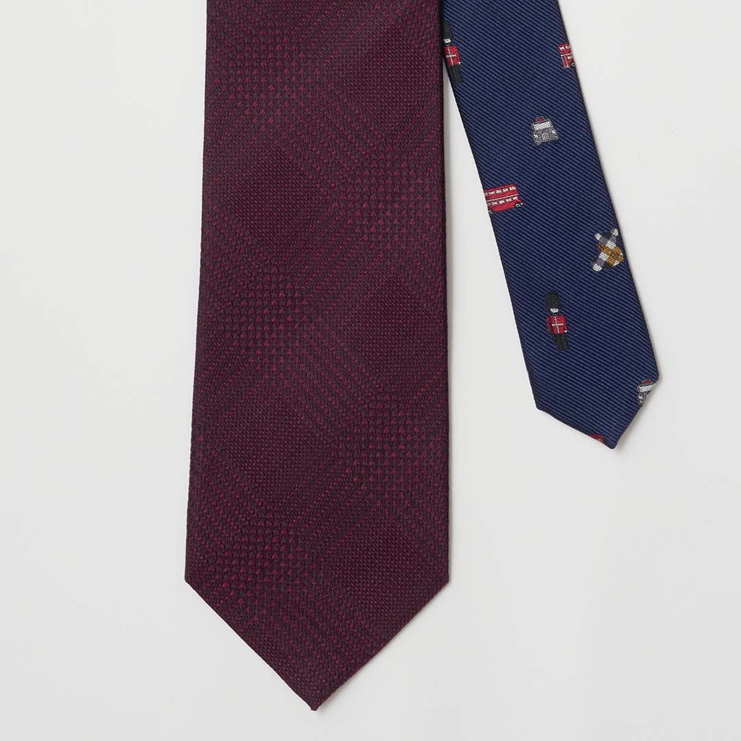 【ネクタイ】Aquascutum｜ ラペルピン BOXセット グレンチェックソリッド/ロンドンモチーフ クレリックタイ バーガンディー 赤 柄アップ