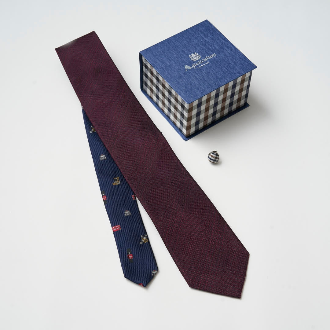 【ネクタイ】Aquascutum｜ ラペルピン BOXセット グレンチェックソリッド/ロンドンモチーフ クレリックタイ バーガンディー 赤 専用ギフトボックス ラペルピン