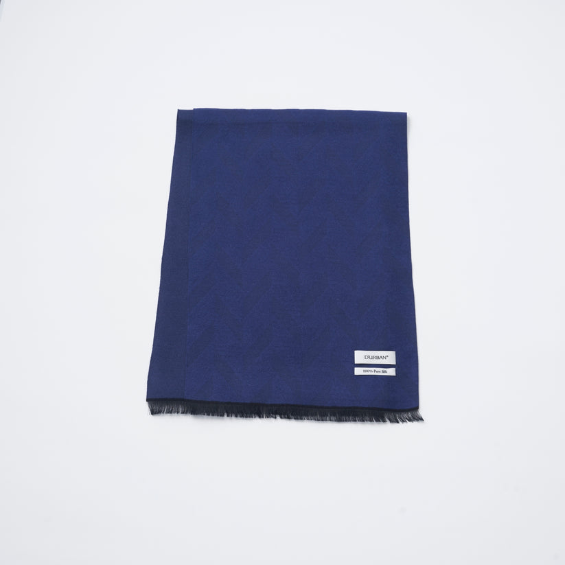 12月生まれ男性へ贈るラピスラズリカラーのダーバンシルクマフラー（ヘリンボーン）