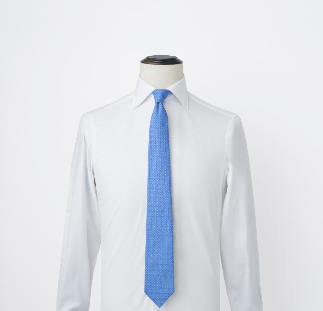 【ネクタイ】EMPORIO ARMANI｜マイクロパターン ライトブルー サックス シャツ着用