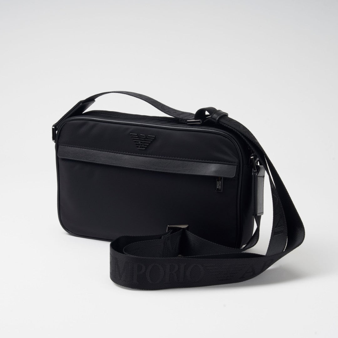エンポリオアルマーニ　クロスボディバッグ バッグ】エンポリオアルマーニ クロスボディBAG｜ 再生素材で魅せる