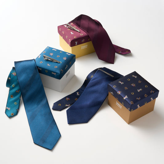 【ネクタイ】TAKEO KIKUCHI｜干支柄  タイバーBOXセット ソリッド/馬 集合